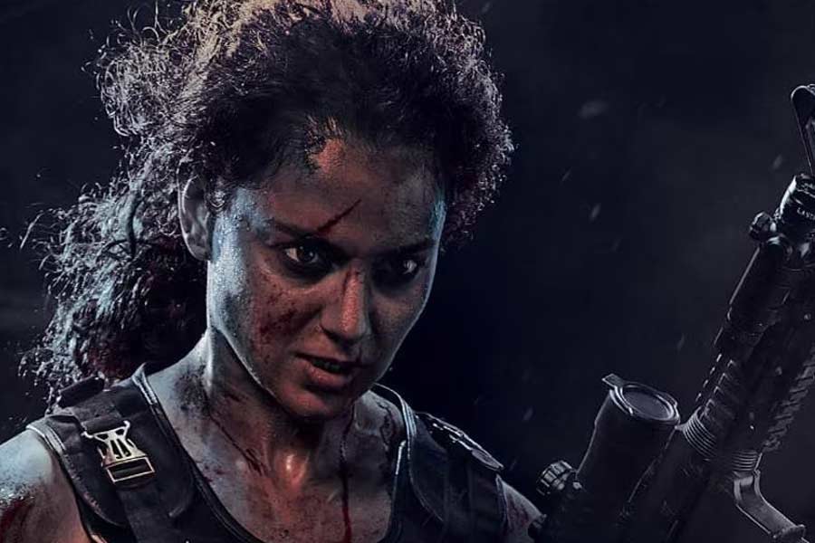 ২০২২ সালে প্রেক্ষাগৃহে মুক্তি পায় কঙ্গনা রানাউত অভিনীত অ্যাকশন ঘরানার ছবি ‘ধকড়’। বলিপা়ড়া সূত্রে খবর, আনুমানিক ৮৫ কোটি টাকা বাজেটে তৈরি এই ছবি মুক্তির পর দে়শ জুড়ে বক্স অফিস থেকে আড়াই কোটি টাকার ব্যবসা করে।