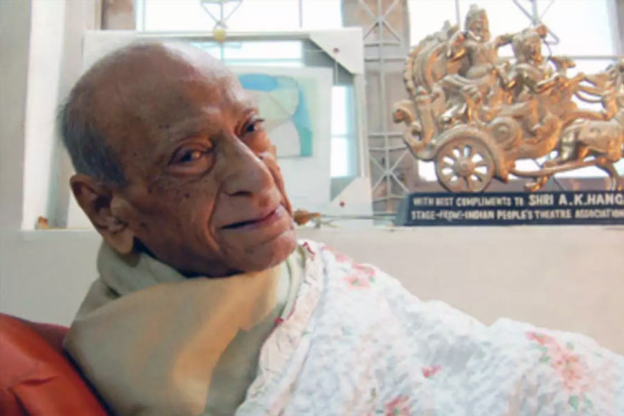 এক পুরনো সাক্ষাৎকারে অবতার জানিয়েছিলেন, দু’বছর জেলে বন্দি ছিলেন তিনি। অবতার বলেছিলেন, ‘‘আমি এক বিশেষ ধরনের রাজনৈতিক মতবাদে বিশ্বাসী ছিলাম। সে কারণে আমায় গ্রেফতার করা হয়েছিল।’’