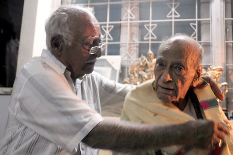 দেশভাগের পর দু’বছর পাকিস্তানে জেলবন্দি ছিলেন অবতার। জেল থেকে ছাড়া পাওয়ার পর মুম্বই চলে যান তিনি। সেখানে গিয়ে আবার থিয়েটারে অভিনয় শুরু করেন।