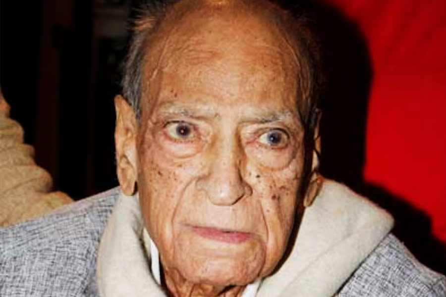 ২০০৭ সালে বাথরুমে পড়ে ঊরুর হাড় ভেঙে যায় অবতারের। অস্ত্রোপচারের জন্য হাসপাতালে ভর্তি করানো হয় তাঁকে। কিন্তু চিকিৎসার জন্য অর্থ ছিল না অভিনেতার কাছে।