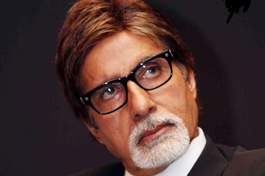 অভিনেতার অসুস্থতার খবর প্রকাশ্যে আসায় অবতারের দিকে সাহায্যের হাত বাড়িয়ে দেন বলিপাড়ার বহু তারকা। বলিপাড়া সূত্রে খবর, অবতারের চিকিৎসা সূত্রে ২০ লক্ষ টাকা দিয়েছিলেন অমিতাভ বচ্চন।