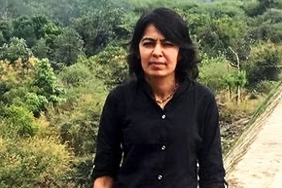 শীঘ্রই ‘লেডি ডন’ এবং ‘ম্যাডাম মিঞ্জ’ তকমা জোটে অনুরাধার।