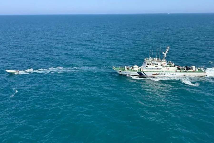 Pak Boat intercepted Off Gujarat Coast with Drugs Worth Rs 480 Crore