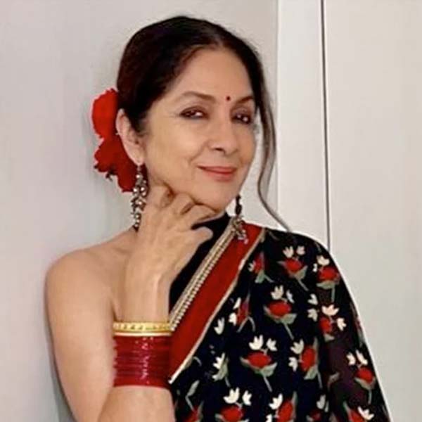 The bollywood film Jaane Bhi Do Yaaro had low budget, camera was stolen from set, actress wore her own clothes