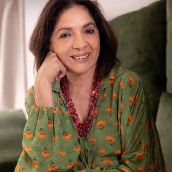 The bollywood film Jaane Bhi Do Yaaro had low budget, camera was stolen from set, actress wore her own clothes