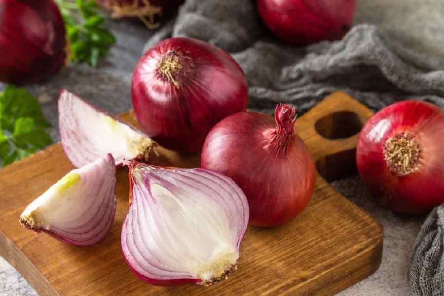 Five lesser known benefits of eating onions
