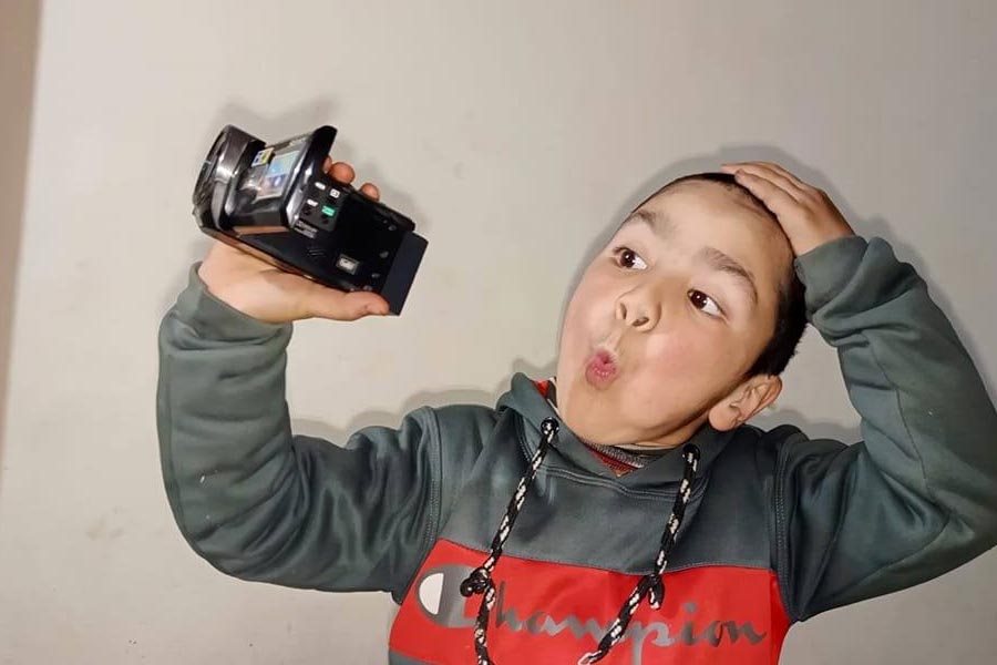 People are obsessing over Pakistan\\\\\\\\\\\\\\\'s adorable youngest vlogger Shiraz, who is he