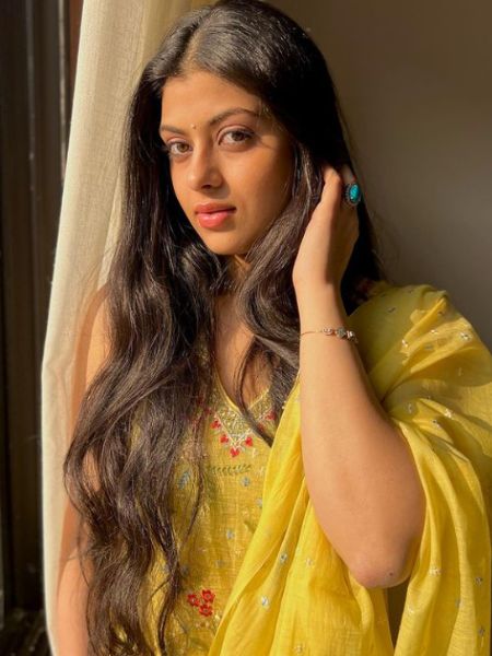 see beautiful desi looks of Asha Bhosle's granddaughter Zanai bhosle dgtl