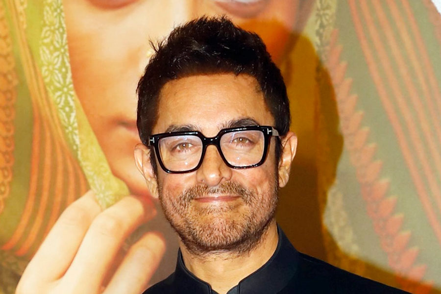 Aamir Khan celebrates 59th birthday, feeds cake to Kiran Rao