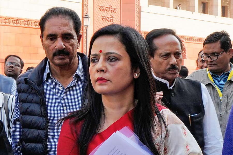 ২০২২ সালে আরও একটি উল্লেখযোগ্য বিতর্কের সঙ্গে জড়িয়ে যায় মহুয়ার নাম। মা কালীর ‘আধুনিক রূপ’ প্রসঙ্গে নিজের মতামত ব্যক্ত করে সমালোচিত হন তিনি। 