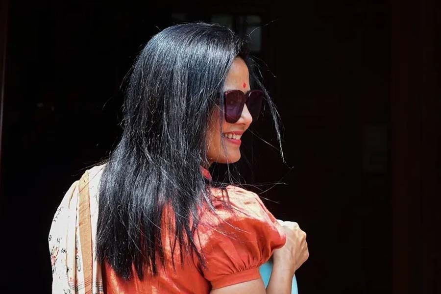 মহুয়ার বিরুদ্ধে অভিযোগ সিবিআইকে পাঠান জয়। সেখান থেকে তা পৌঁছয় লোকসভায়। স্পিকার বিষয়টি এথিক্স কমিটির হাতে তুলে দেন। সেখানে মহুয়ার বিরুদ্ধে অভিযোগ খতিয়ে দেখতে বলা হয়।