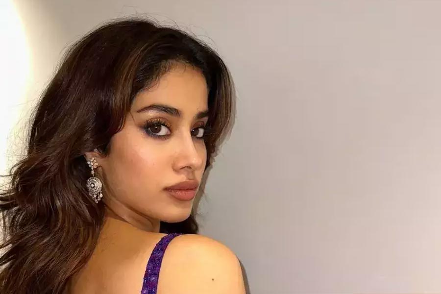 Janhvi Kapoor to step into Kareena Kapoor Khan’s shoes in Ranveer Singh starrer Don 3