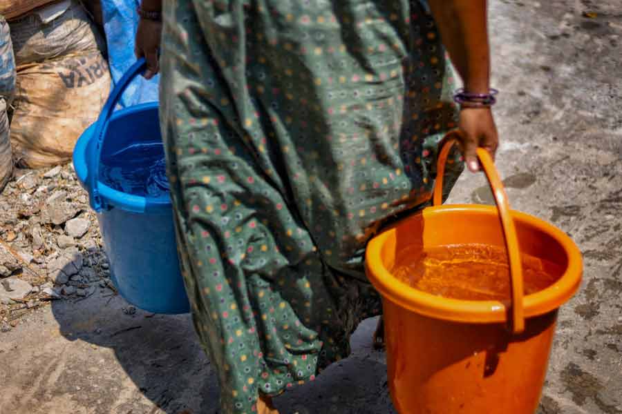 রাজ্য সরকার বেঙ্গালুরু-সহ কর্নাটকের এমন ৭০০টিরও বেশি গ্রাম চিহ্নিত করেছে যেগুলি গরম বৃদ্ধি পাওয়ার পাশাপাশি তীব্র জলের সঙ্কটের সম্মুখীন হতে পারে।