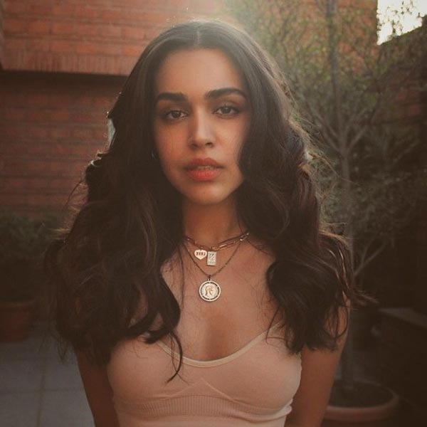 ‘মামলা লিগাল হ্যায়’ সিরিজ়ে অভিনয় করে দর্শকের মনে খুব কম সময়ের মধ্যেই জায়গা করে নেন নাইলা। সিরিজ় মুক্তির পর তাঁকে নিয়ে কৌতূহলীও হয়ে পড়েন দর্শকের একাংশ। সমাজমাধ্যমে অনুরাগী মহলের পরিধিও খুব কম সময়ের মধ্যে বৃদ্ধি পেয়েছে নাইলার। ইতিমধ্যেই ইনস্টাগ্রামে নাইলার অনুরাগীর সংখ্যা দেড় লক্ষের গণ্ডি পার করে ফেলেছে।