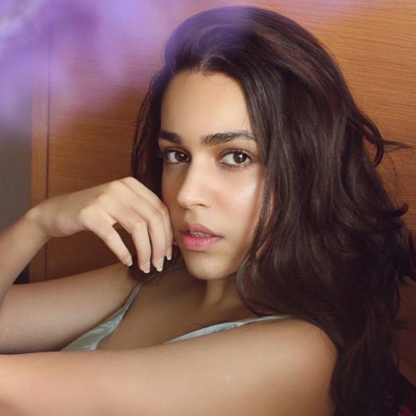 ২০০৩ সালে মুক্তিপ্রাপ্ত ‘ইশ্‌ক ভিশ্‌ক’ ছবির মাধ্যমে বলিপাড়ায় পা রেখেছিলেন শাহিদ কপূর এবং অমৃতা রাও। রোম্যান্টিক ঘরানার এই ছবি বক্স অফিসে ভাল ব্যবসাও করে। এই ছবির দ্বিতীয় পর্ব ‘ইশ্‌ক ভিশ্‌ক রিবাউন্ড’-এ অভিনয় করতে দেখা যাবে নাইলাকে।