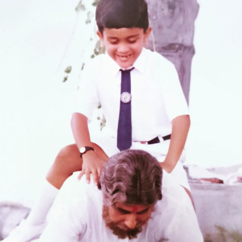 ছবিতে ভানুপ্রতাপের নাতির চরিত্রের নাম সোনু। সোনুর ভূমিকায় বড় পর্দায় অভিনয় করতে দেখা যায় আনন্দ বর্ধনকে।