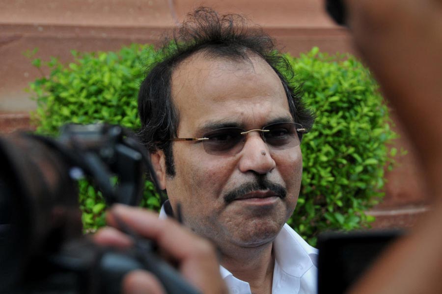 রাজনীতিতে চিরস্থায়ী বন্ধু বা শত্রু নেই! এই প্রবাদের উদাহরণ খোদ অধীর। বামফ্রন্ট জমানায় সিপিএমের বিরুদ্ধে দাঁতে দাঁত চেপে লড়াই করে একের পর এক নির্বাচনে কংগ্রেস হয়ে ভাল ফল করেছিল। একবার তো বর্ধমানে জোড়া খুনের মামলায় সাংসদ হওয়া সত্ত্বেও অধীরকে জেলে যেতে হয়েছিল বাম জমানাতেই। পাল্টা তিনি অভিযোগ করেছিলেন, সিপিএমের রাজ্য সম্পাদক অনিল বিশ্বাস চক্রান্ত করে তাঁকে জেলে পাঠানোর ষড়যন্ত্র করেছেন। এমনকি সেই সময় অধীর অভিযোগ করেন, সুইস ব্যাঙ্কে নিজের কালো টাকা রেখেছেন অনিল। যদিও সেই অভিযোগের সত্যতা প্রমাণিত হয়নি।