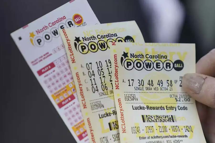 ব্যবসায় তাঁর উত্থানের কাহিনিও চমকপ্রদ। মায়নমারের ইয়াঙ্গনে শ্রমিক দিনমজুর হিসাবে কর্মজীবন শুরু করেন তিনি। ১৯৮৮ সালে ভারতে ফিরে এসে তামিলনাড়ুতে শুরু করেন লটারি ব্যবসা।