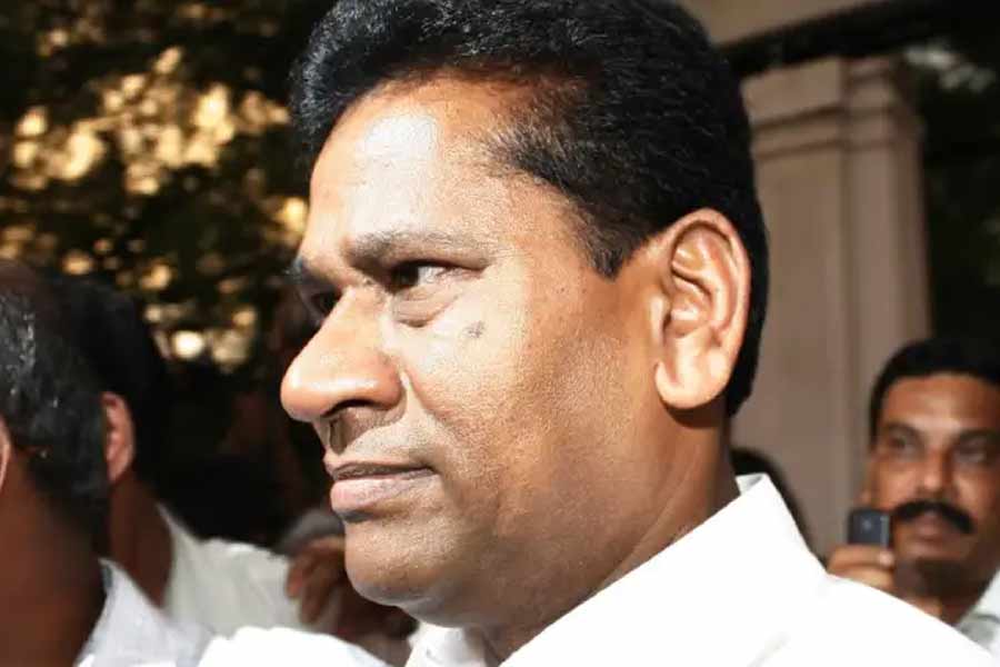 ‘ফিউচার গেমিং অ্যান্ড হোটেল সার্ভিসেস’ নামক সংস্থার ওয়েবসাইটে দাবি করা হয়েছে, লাইবেরিয়াতেও লটারির ব্যবসা শুরু করেছেন সান্তিয়াগো। দেশের লটারি ব্যবসায়ীদের সংগঠন অল ইন্ডিয়া ফেডারেশন অফ লটারি ট্রেড অ্যান্ড অ্যালায়েড ইন্ডাস্ট্রিজ়ের সভাপতি পদে রয়েছেন সান্তিয়াগো।