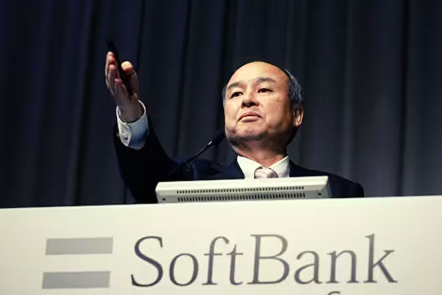 তবে খুব বেশি দিন বিশ্বের সবচেয়ে ধনী ব্যক্তির তকমা ধরে রাখতে পারেননি মাসায়োশি।