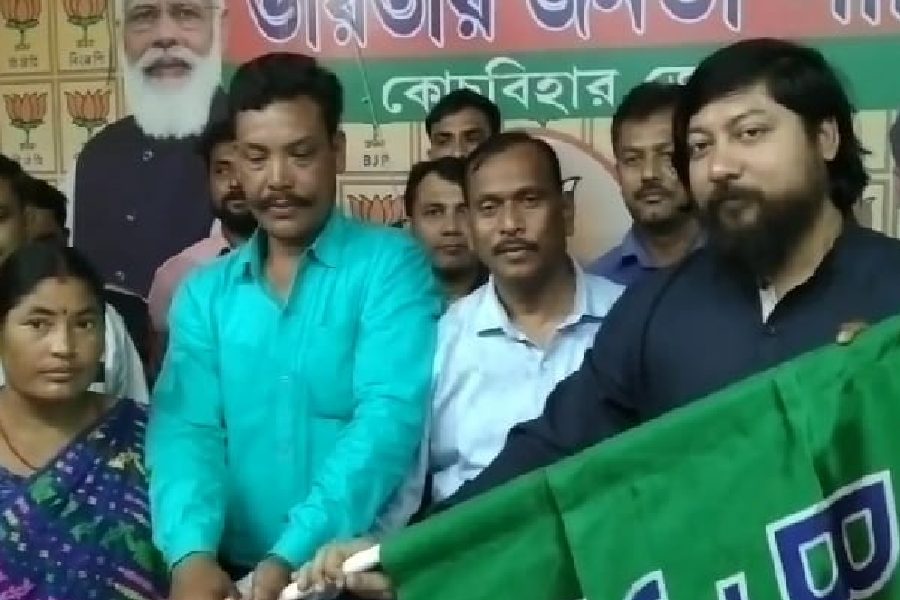 Two panchayat members left TMC and joined BJP dgtld