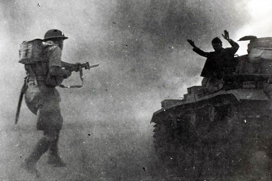 স্থানীয়দের মতে, দ্বিতীয় বিশ্বযুদ্ধ চলাকালীন ইরিয়োমোতে দ্বীপে অন্য দ্বীপের বাসিন্দাদের জোর করে আটক করে দেওয়া হয়েছিল। লোকমুখে শোনা যায়, ইশিগাকি দ্বীপে সেই সময় যাঁরা ম্যালেরিয়ায় আক্রান্ত হয়েছিলেন তাঁদের সকলকে জোর করে ইরিয়োমোতে দ্বীপে নিয়ে যাওয়া হয়। পরে ওই দ্বীপকে অবশ্য পুরোপুরি ভাবে ম্যালেরিয়ামুক্ত করা হয়।