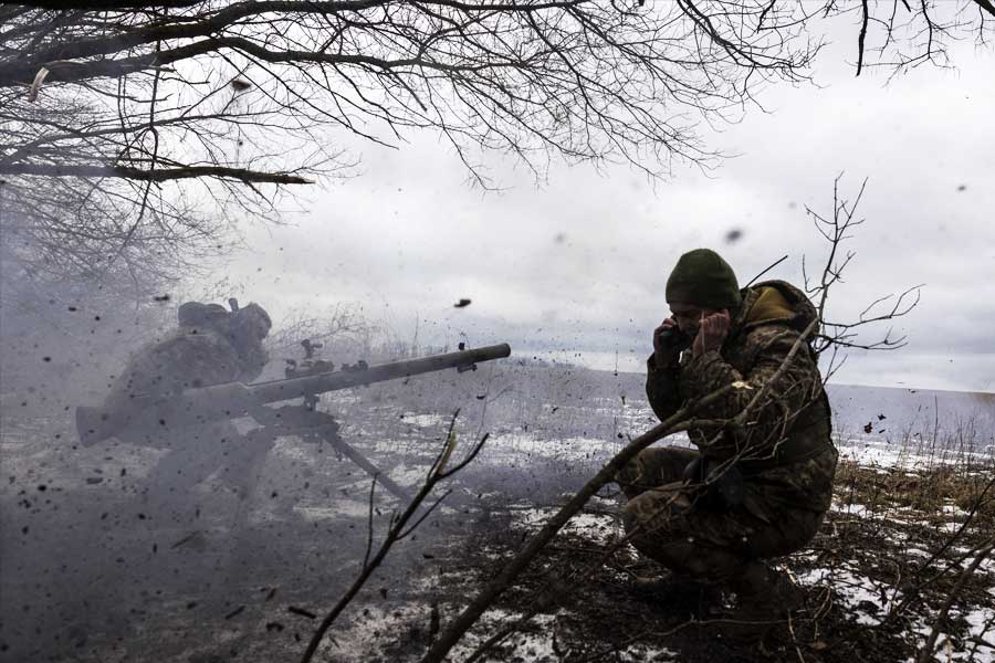 যদিও সুদানের গৃহযুদ্ধে যোগ থাকার কথা অস্বীকার করেছে কিভ। ইউক্রেনের ‘বন্ধু’ আমেরিকা, সুদানের সরকার এবং বিদ্রোহী— উভয়ের বিরুদ্ধেই যুদ্ধাপরাধের অভিযোগ এনেছে। তাদের সামরিক সহায়তা বন্ধ করার আহ্বানও জানিয়েছে আমেরিকা।