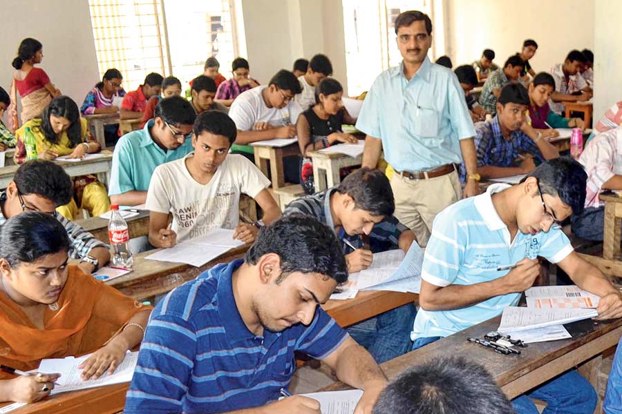 Those who recently lost their job due to Court order can be the invigilators in JEE