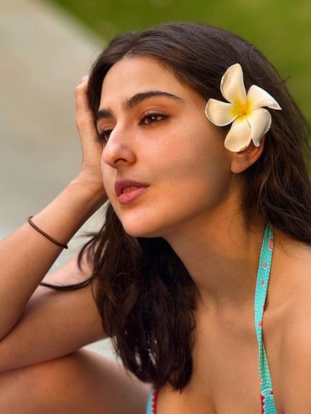 These stylish hairstyles of Sara Ali Khan are best for western dresses dgtl