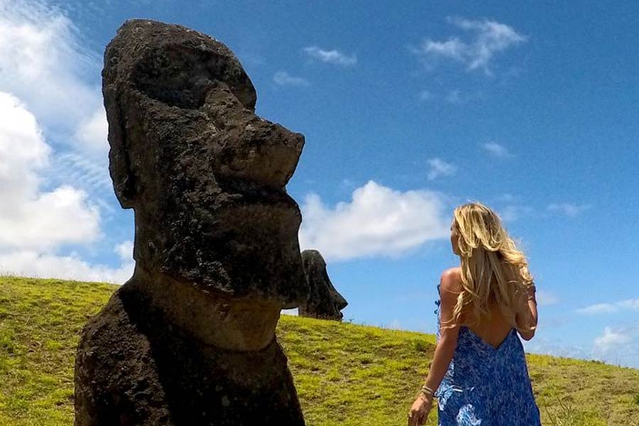 রাপা নুই সম্প্রদায়ের ধারণা, পূর্বপুরুষদের আশীর্বাদ তাঁদের বর্তমানকে আরও সুন্দর করে তোলে। জীবনযাপনে যেন কোনও রকম অসুবিধা না হয়, জমি যেন চাষবাসের যোগ্য থাকে, কোনও রোগ যেন শরীরে বাসা না বাঁধে— এই সব কিছুর জন্যই নাকি মোয়াইয়ের মূর্তির মাধ্যমে তাঁদের পূর্বপুরুষেরা ইহজগতের সঙ্গে সংযোগ স্থাপন করে থাকেন।