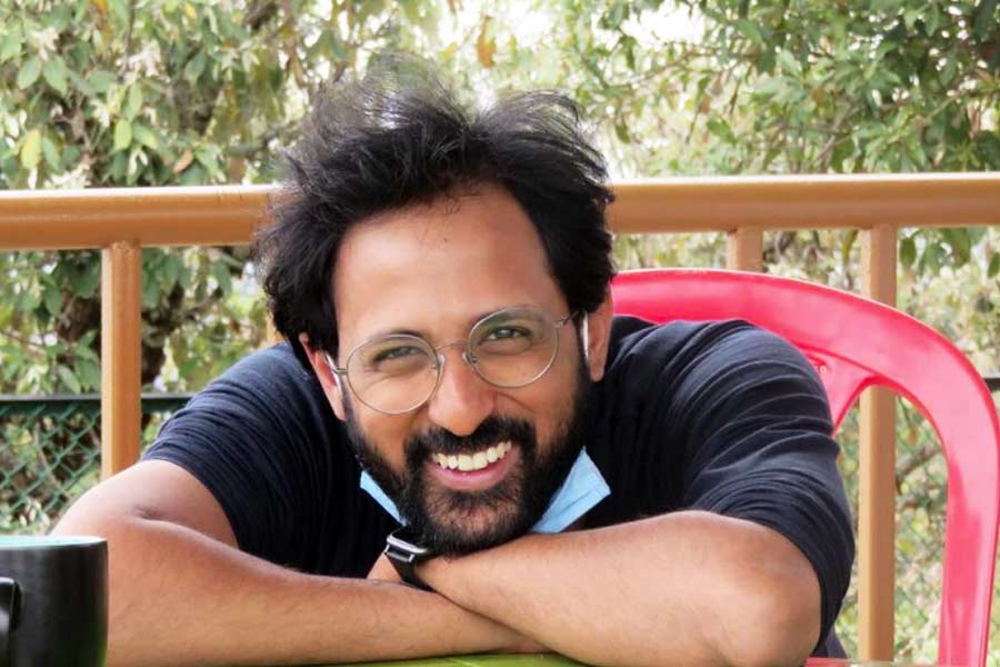 প্রায় দুই দশক ধরে অভিনয়জগতের সঙ্গে যুক্ত। কৌতুকে মাখা চরিত্র বড় পর্দায় নিপুণ ভাবে ফুটিয়ে তোলায় সিদ্ধহস্ত তিনি। বলিপাড়ায় নিজের পরিচিতিও গড়ে তুলেছেন তিনি। সইফ আলি খান, সলমন খান, অভিষেক বচ্চন, অজয় দেবগন, আর মাধবন, ইরফান খানের মতো অভিনেতাদের সঙ্গে অভিনয় করেছেন তিনি। বর্তমানে বলিপাড়ার কমেডি ঘরানার খ্যাতনামী অভিনেতাদের তালিকায় নাম লিখিয়ে ফেলেছেন দীপক ডোবরিয়াল।