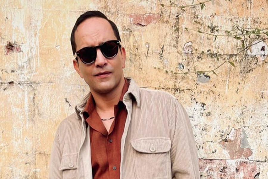 বলিপাড়ায় কানাঘুষো শোনা যায়, স্রেফ খাবারের লোভে নাকি অডিশন দিতে গিয়েছিলেন দীপক। বিশাল ভরদ্বাজের ছবি ‘ওমকারা’র জন্য অডিশন নিচ্ছিলেন ছবিনির্মাতারা। সেই খবর দীপককে তাঁর বন্ধু দেন। কিন্তু অডিশন দেওয়ার ইচ্ছা ছিল না দীপকের।