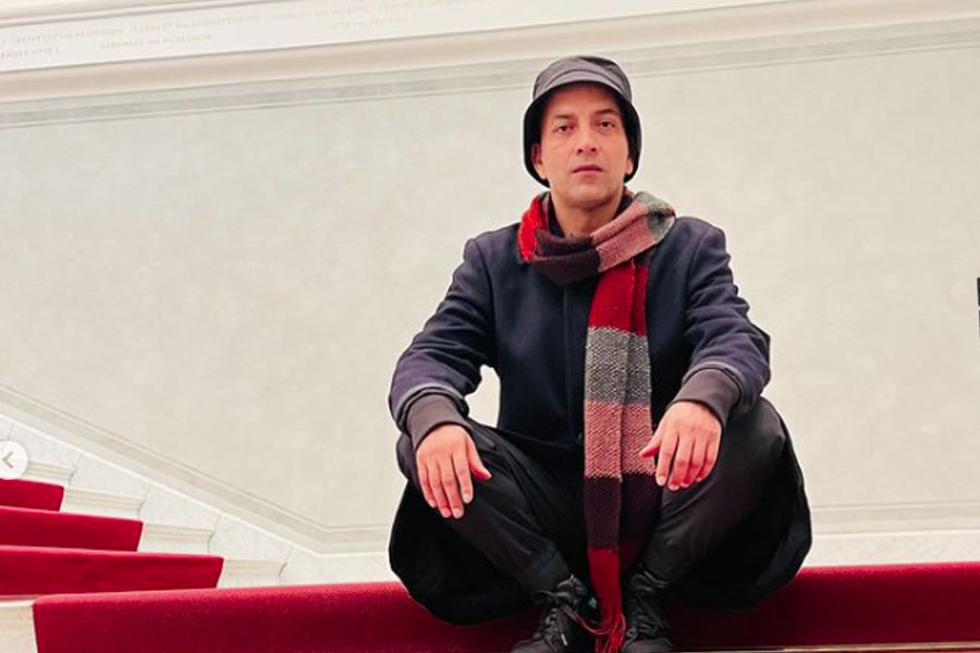 এর পর ‘দবং ২’, ‘হিন্দি মিডিয়াম’, ‘প্রেম রতন ধন পায়ো’, ‘লখনউ সেন্ট্রাল’, ‘লাল কাপ্তান’, ‘আংরেজি মিডিয়াম’, ‘ভোলা’, ‘গুড লাক জেরি’, ‘ভেড়িয়া’র মতো হিন্দি ছবিতে ছবিতে অভিনয় করেন দীপক। ‘সাস বহু অউর ফ্লেমিঙ্গো’ নামের একটি ওয়েব সিরিজ়েও অভিনয় করতে দেখা যায় তাঁকে।