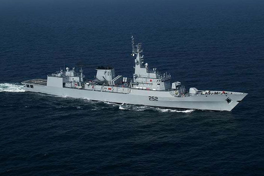 সম্প্রতি পাকিস্তানের হাতে এসেছে যুদ্ধজাহাজ পিএনএস রিজওয়ান। চিনের সাহায্যে এই জাহাজ তৈরি করেছে পাকিস্তান। যার মাধ্যমে আরবসাগর সংলগ্ন এলাকায় ইসলামাবাদের নজরদারি আরও জোরদার হবে বলে মনে করা হচ্ছে।