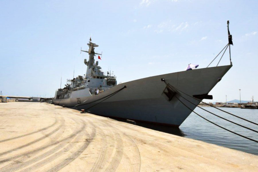 পাকিস্তানের রিজওয়ান কাজ করবে ভারতের ‘ধ্রুবের’ মতোই। তবে ‘ধ্রুবের’ চেয়ে আকারে এই জাহাজটি অনেক ছোট। পিএনএস রিজওয়ান মাত্র ৮৭ মিটার লম্বা যা ধ্রুবের চেয়ে ৮৮ মিটার কম।