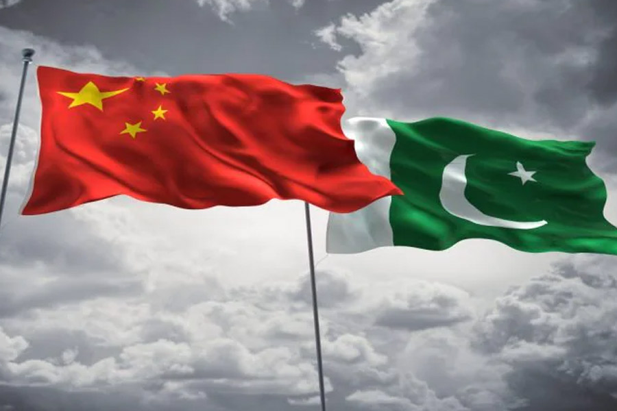 ভারত মহাসাগরে চিনের খবরদারির পাল্টা হিসাবে আইএনএস ধ্রুবকে এনেছিল ভারত। এ বার সেই চিনই পিএনএস রিজওয়ানকে আনল পাকিস্তান সংলগ্ন সমুদ্রে।