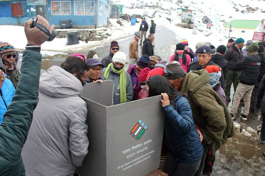 LS Poll in peak of summer Poll season got longer and hotter since 2004