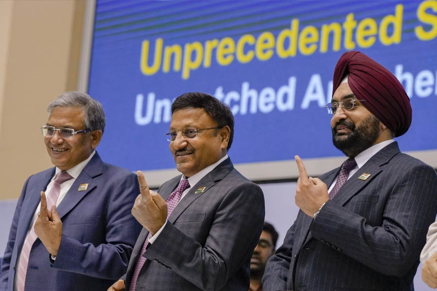 LS Poll in peak of summer Poll season got longer and hotter since 2004