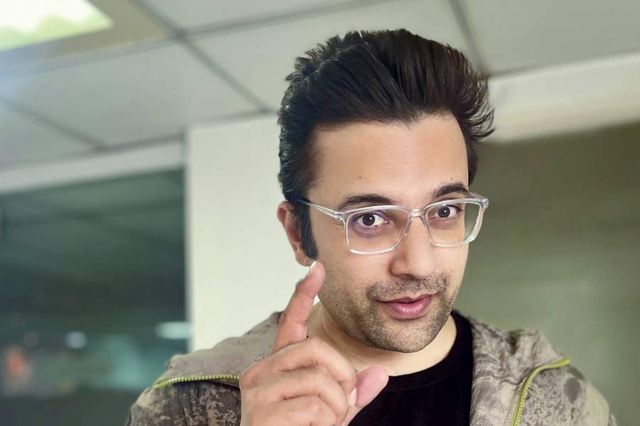 অনুপ্রেরণামূলক ভিডিয়ো তৈরি করে ইউটিউব মাধ্যমে জনপ্রিয় সন্দীপ মাহেশ্বরী। দেশের ধনী ইউটিউবারের তালিকায় নাম রয়েছে তাঁরও। সূত্রের খবর, সন্দীপের মোট সম্পত্তির পরিমাণ ৪১ কোটি টাকা।