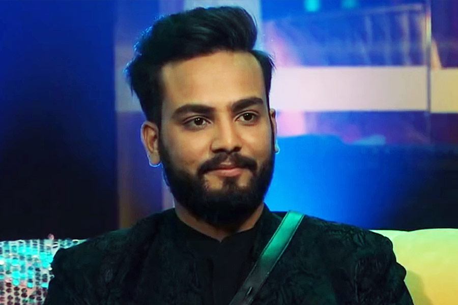 ইউটিউবে নানা ধরনের ভ্লগ এবং বিনোদনমূলক ভিডিয়ো তৈরি করেন এলভিস যাদব। ‘বিগ বস্‌ ওটিটি ২’ রিয়্যালিটি শোয়ে বিজয়ী হন তিনি। এলভিসের মোট সম্পত্তির পরিমাণ নাকি ৫০ কোটি টাকা।