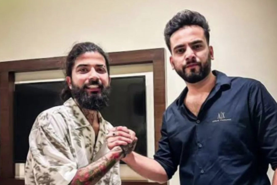 এলভিসের সঙ্গে হাত মিলিয়েও ভিডিয়ো শুট করেছেন অনুরাগ। ভারতের ধনী ইউটিউবারের তালিকায় নাম রয়েছে অনুরাগের। অনুরাগের মোট সম্পত্তির পরিমাণ প্রায় ২৫ কোটি টাকা।