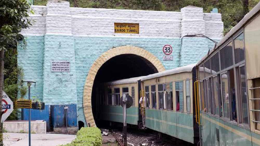 এত কম সময়ের মধ্যে কী ভাবে সুড়ঙ্গ তৈরি করবেন তা ভেবে উঠতে পারছিলেন না বারোগ। তবুও একটি উপায় বার করেছিলেন তিনি।