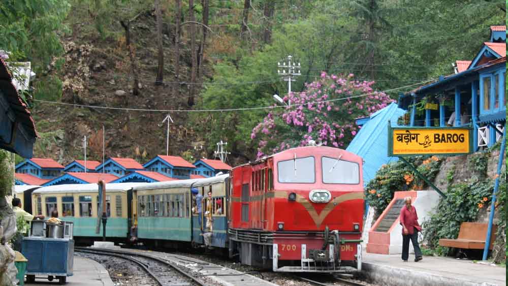বারোগকে শ্রদ্ধা জানাতে সুড়ঙ্গের পাশে একটি জায়গায় তাঁর দেহ কবর দেওয়া হয়। বারোগের নামানুসারে সেখানকার স্টেশনের নামকরণও করা হয়।