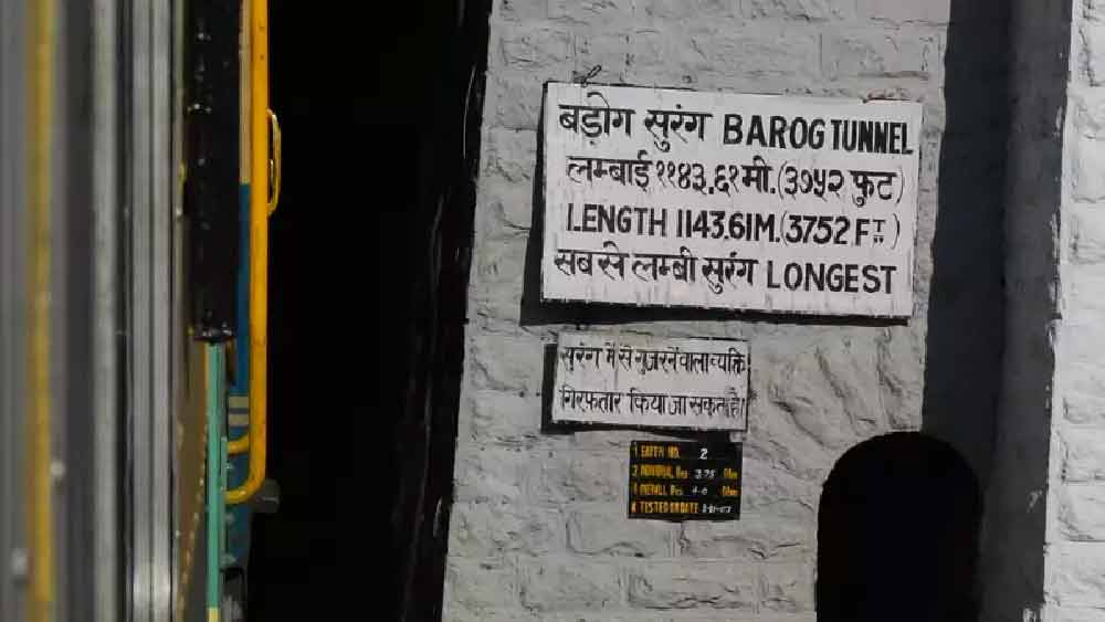 স্থানীয়দের একাংশের দাবি, অন্ধকার হলেই নাকি সুড়ঙ্গের ভিতর বারোগের ‘প্রেতাত্মা’ ঘুরতে দেখা যায়। কখনও সুড়ঙ্গের মুখে কালো ছায়া দেখা যায়, কখনও বা সুড়ঙ্গের ভিতর থেকে কথা বলার শব্দ শোনা যায় বলে দাবি স্থানীয়দের।