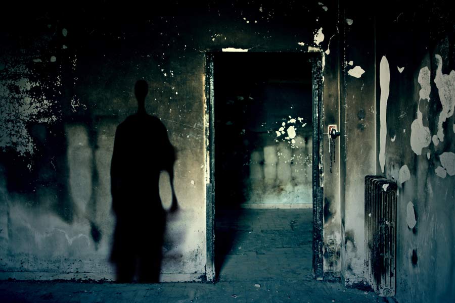 স্থানীয়দের অধিকাংশের দাবি, ভিক্টর ছেড়ে যাওয়ার পর অট্টালিকায় এক মহিলা থাকতে শুরু করেন। ১৯৪৭ সালে স্বাধীনতার পর এক ভারতীয় পরিবারের কাছে অট্টালিকাটি বিক্রি করে দেন ওই মহিলা।