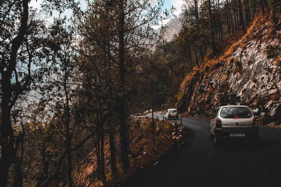 কিন্তু সন্ধ্যা নামলেই কিঙ্গল রোড সকলের কাছে ভয়ের কারণ হয়ে দাঁড়ায়। প্রাণের দায়ে এই রাস্তা দিয়ে ভুল করেও যাতায়াত করেন না কেউ। নেপথ্যে কী কারণ?