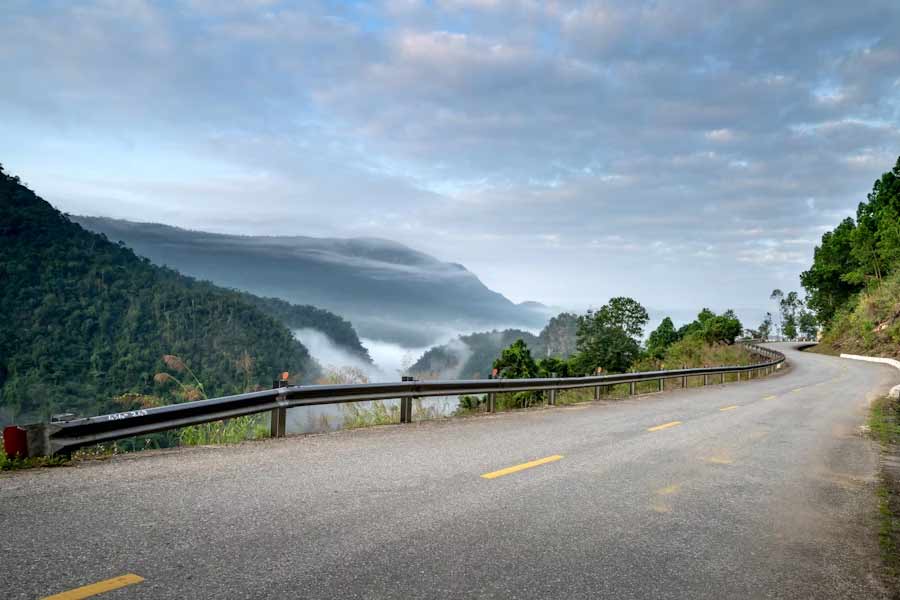 সন্ধ্যার পর স্থানীয়েরা কিঙ্গল রোড এড়িয়েই চলেন। তাঁদের ধারণা, ওই রাস্তায় পথ দুর্ঘটনায় যাঁরা মারা গিয়েছেন তাঁদের ‘অতৃপ্ত আত্মা’ ঘোরাফেরা করে। এমনকি রাতে অদ্ভুত ধরনের আলোও দেখা যায় রাস্তায়।