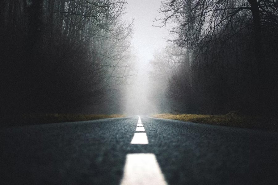 কিঙ্গল রোড যে ‘ভূতুড়ে’ তা নিয়ে শিমলায় ঘুরতে যাওয়া পর্যটকদেরও গল্প শোনান স্থানীয়েরা। তাঁদের মনের মধ্যে রাস্তাটি ঘিরে এত ভয় রয়েছে যে তাঁরা বাকিদেরও সেই রাস্তা দিয়ে যাতায়াত করতে বারণ করেন। তবে কেউ কেউ আবার এগুলি মনগড়া কাহিনি ভেবে উড়িয়েও দিয়েছেন। তবে সব ঘটনার ব্যাখ্যা নেই তাঁদের কাছেও।