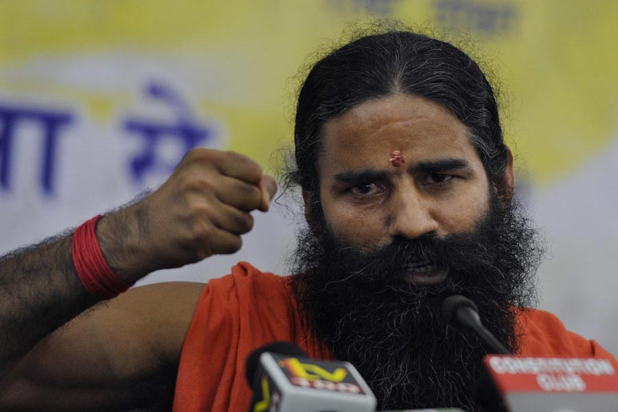 ২০২২ সালে মহিলাদের সম্পর্কে অবমাননাকর মন্তব্যের অভিযোগ ওঠে রামদেবের বিরুদ্ধে। একটি ভিডিয়ো ভাইরাল হয়ে গিয়েছিল। যদিও ওই ভিডিয়োর সত্যতা যাচাই করেনি আনন্দবাজার অনলাইন। ভিডিয়োটিতে রামদেব বলেছিলেন, “মেয়েদের শাড়ি পরলে দেখতে ভাল লাগে, সালোয়ার পরলেও ভাল লাগে, আবার কিছু না পরলেও ভাল লাগে।” এই মন্তব্য নিয়ে সমালোচনার মুখে পড়েছিলেন যোগগুরু।