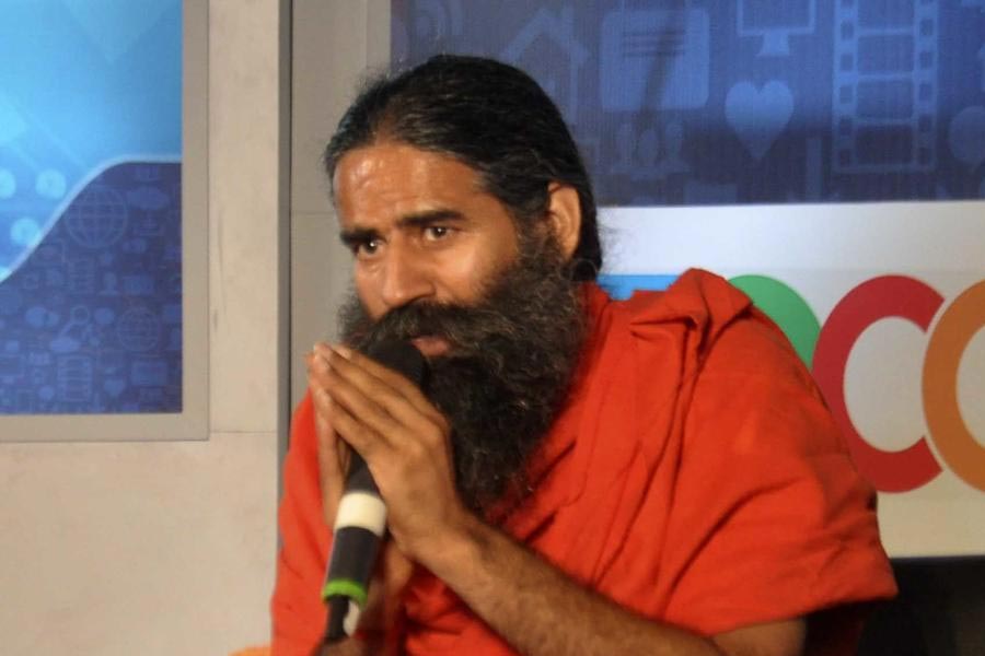 ওবিসিদের ‘অপমান’ নিয়ে যখন রামদেবের বিরুদ্ধে সমাজমাধ্যম তোলপাড়, তখন নিজের মন্তব্যের সাফাইও দিয়েছিলেন তিনি। তাঁর এই মন্তব্যের ব্যাখ্যা দিতে গিয়ে এআইএমআইএম প্রধান আসাদউদ্দিন ওয়েইসির প্রসঙ্গ তোলেন রামদেব। রামদেবের দাবি, ওবিসি নয়, তিনি আসাদউদ্দিন ওয়েইসির কথা উল্লেখ করেছেন। সেই ‘ওয়েইসি’ শব্দটিকে ভুল ব্যাখ্যা করে ‘ওবিসি’ হিসাবে তুলে ধরা হচ্ছে বলেও অভিযোগ” রামদেবের।